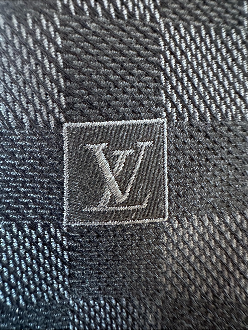 LOUIS VUITTON Caravat Black and Charcoal Checker Silk Tie - Picture 4 of 12